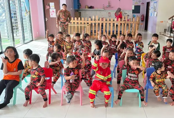Program Latihan Kebakaran Bersama Anggota Bomba